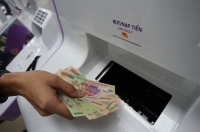 Ngân hàng đồng loạt tăng phí: Siết tài khoản, chặn khách thu tiền